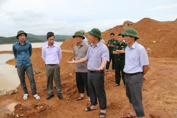 Lốc xoáy thổi tốc mái hơn 70 ngôi nhà ở Hà Tĩnh - ảnh 1