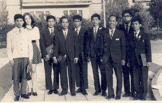 Những người đầu tiên thi Olympic Toán quốc tế năm 1974 giờ ra sao? - ảnh 2