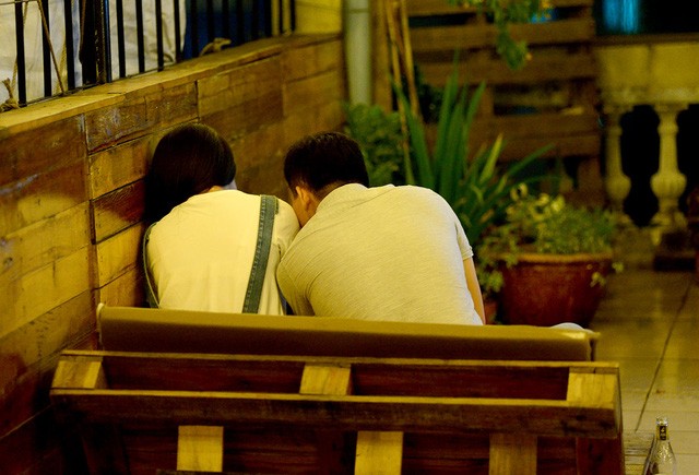 Rạp chiếu trên sân thượng thu hút giới trẻ Sài Gòn - ảnh 1