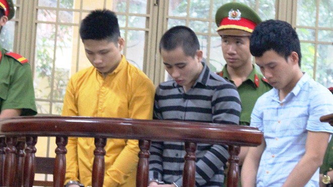 Nam thanh niên bị ném gạch đá đến chết dưới sông - ảnh 1