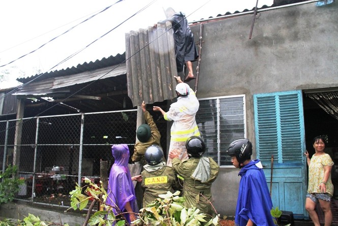 TT-Huế: Choáng váng với lốc xoáy khốc liệt xảy ra khắp nơi - ảnh 6