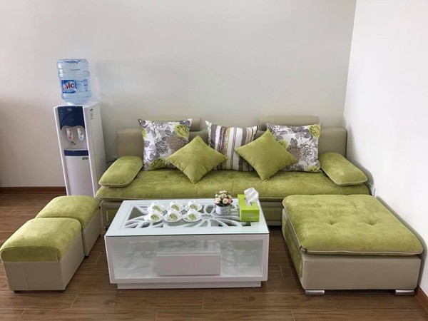 Chân dung thầy giáo trẻ gây ‘sốt’ vì sở thích ‘cuồng’ màu xanh - ảnh 2