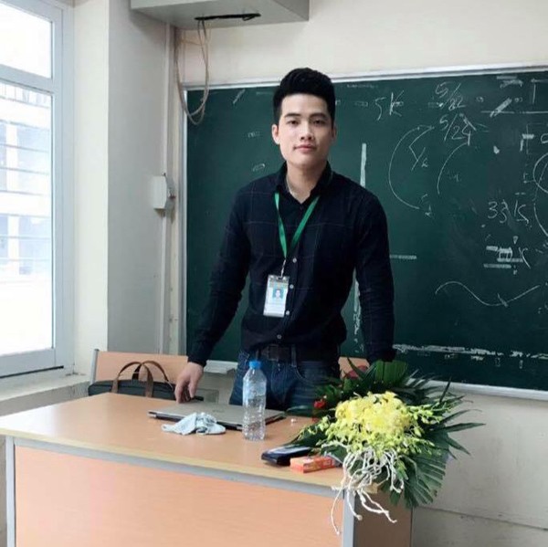 Chân dung thầy giáo trẻ gây ‘sốt’ vì sở thích ‘cuồng’ màu xanh - ảnh 3