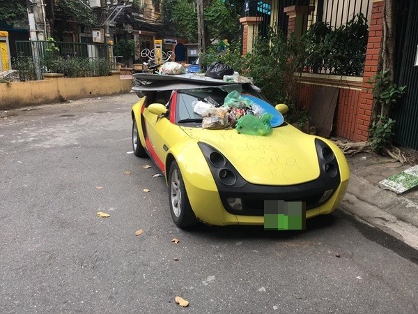 Chủ nhà tặng quà cho chủ xe Smart Roadster bị dân mạng ném đá - ảnh 1