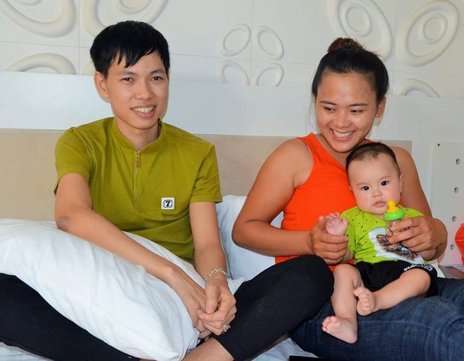 Cô dâu xinh đẹp đẩy xe lăn cho chồng trong đám cưới ở Bắc Giang - ảnh 1