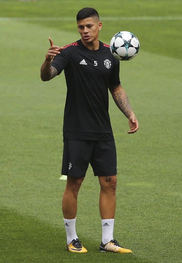 Cầu thủ MU thực hiện luyện bài tập lạ mắt trên sân Benfica - ảnh 4