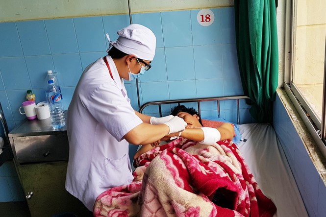 Nam thanh niên cắt tay tự tử ở khách sạn vì chuyện tình buồn - ảnh 1