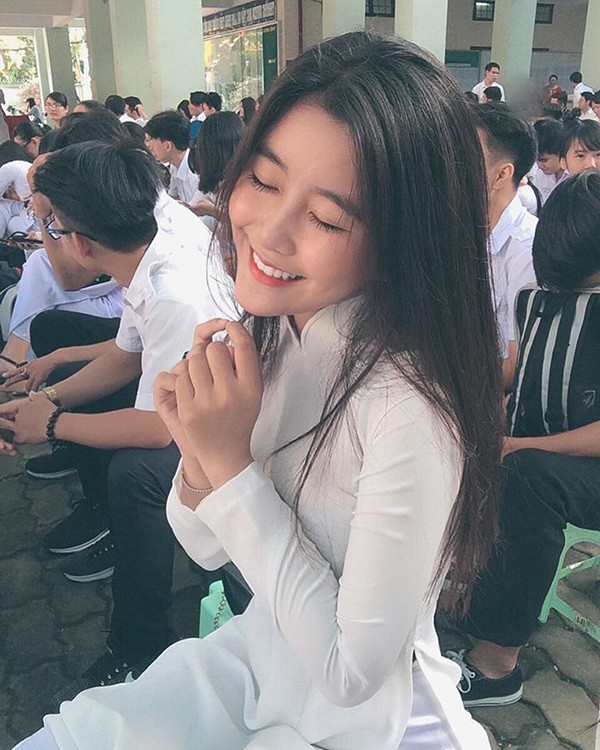 Bức ảnh tạo dáng lực sĩ khiến cô gái trẻ sau một đêm có hàng ngàn lời kết bạn - ảnh 10