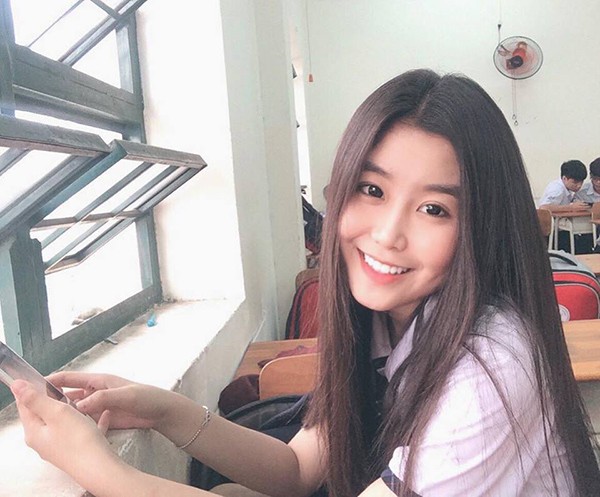 Bức ảnh tạo dáng lực sĩ khiến cô gái trẻ sau một đêm có hàng ngàn lời kết bạn - ảnh 4