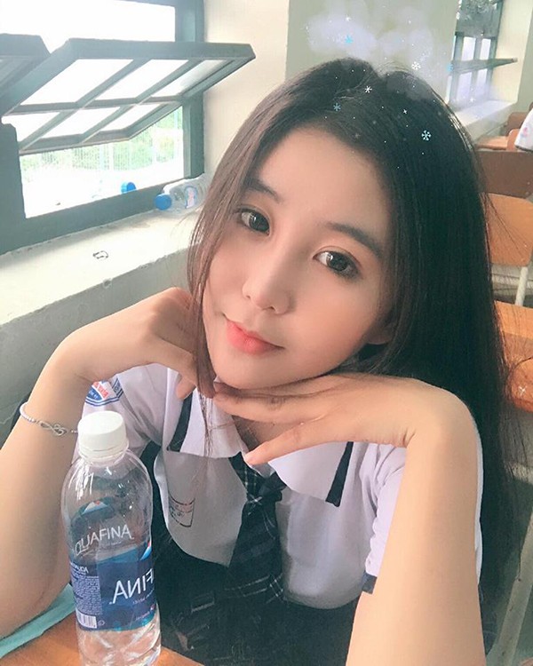 Bức ảnh tạo dáng lực sĩ khiến cô gái trẻ sau một đêm có hàng ngàn lời kết bạn - ảnh 8