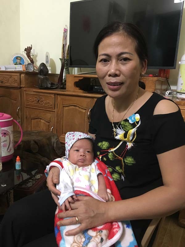 Bé 20 ngày tuổi bị bỏ rơi trong thùng xốp ven đường - ảnh 2