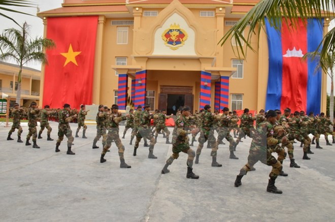 Quân đội Việt Nam và Campuchia tăng cường hợp tác - ảnh 1