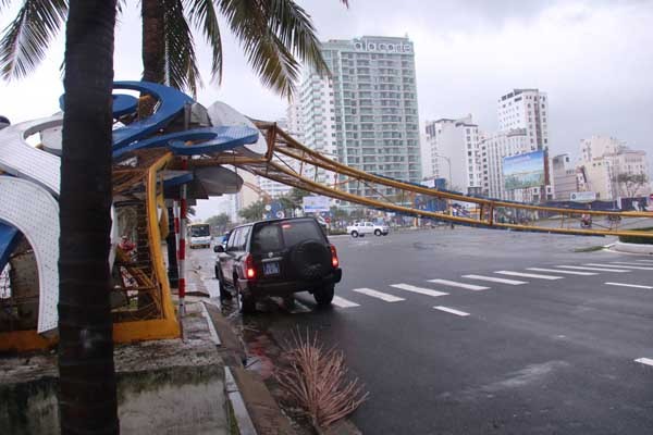 bão quật ngã cổng chào, APEC, gió bão, bão Damrey - ảnh 9