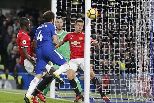 'Man Utd bị giết chết từ tuyến tiền vệ' - ảnh 1