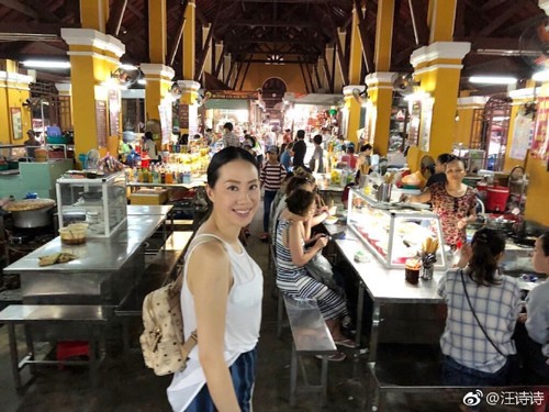 Tài tử 'Diệp Vấn' Chân Tử Đan và vợ đến Việt Nam - ảnh 4