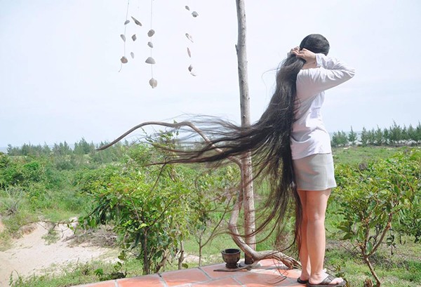Thiếu nữ cao 1m61 nuôi mái tóc dài gần 2m - ảnh 4