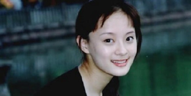 Nhan sắc 'thanh xuân rực lửa' của 8 nữ đại minh tinh Cbiz - ảnh 4