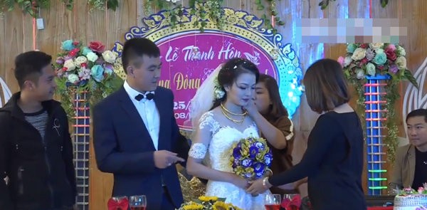 Choáng với đám cưới “ngập trong vàng” của cô dâu, chú rể Thanh Hóa - ảnh 3