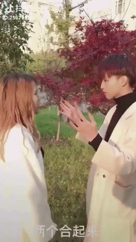 trào lưu “vòng tay ôm” đang hot nhất mạng xã hội - ảnh 1