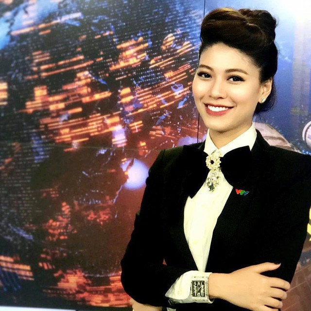 Diện vest cá tính và quyến rũ như BTV Ngọc Trinh - ảnh 1