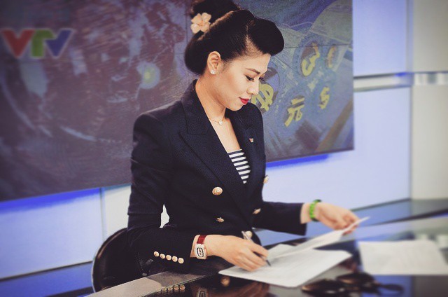 Diện vest cá tính và quyến rũ như BTV Ngọc Trinh - ảnh 8