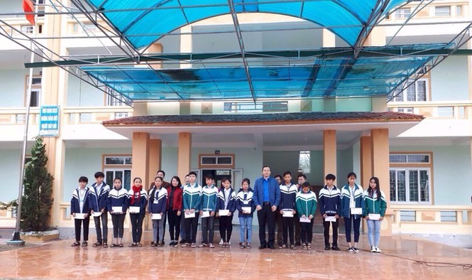 Hỗ trợ hơn 60 triệu đồng cho người nghèo Nghệ An - ảnh 1