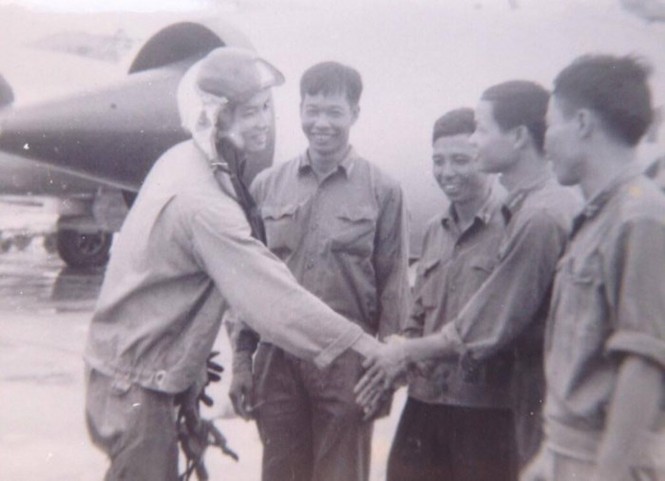 Anh hùng phi công tiết lộ lý do hạ gục 'pháo đài bay' B-52 đầu tiên - ảnh 3