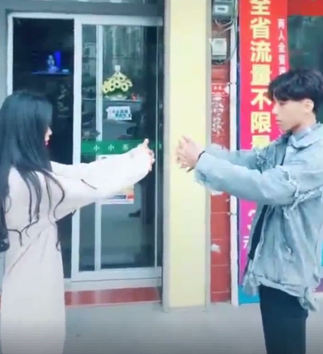 trào lưu vòng tay ôm - ảnh 2