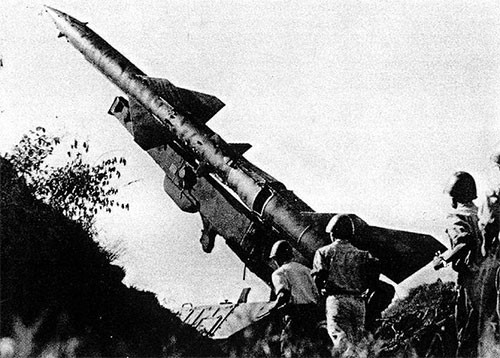 'Pháo đài bay' B-52 và SAM-2 'nối tầng' - ảnh 4