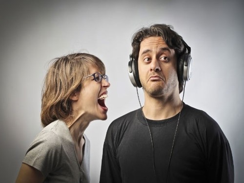 Làm cách nào để đối mặt với cô vợ bạo lực? - ảnh 1