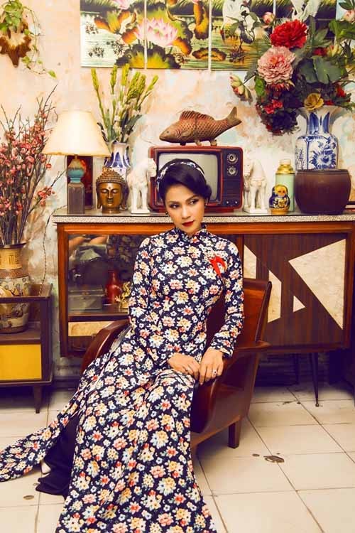Diễn viên Việt Trinh đẹp xuất thần với áo dài xưa - ảnh 6