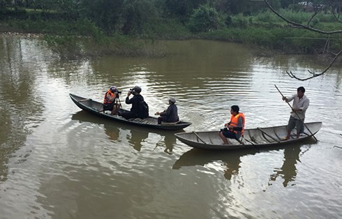Bối rối trước 'dòng sông cá chết' dài 3km ở Quảng Ngãi - ảnh 1