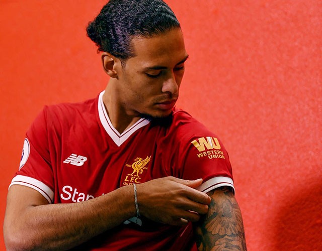 Những hình ảnh đầu tiên của 'bom tấn' Van Dijk tại Liverpool - ảnh 2