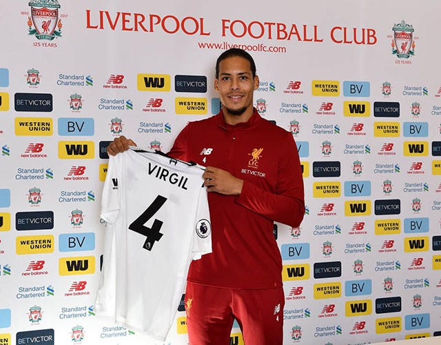 Những hình ảnh đầu tiên của 'bom tấn' Van Dijk tại Liverpool - ảnh 3