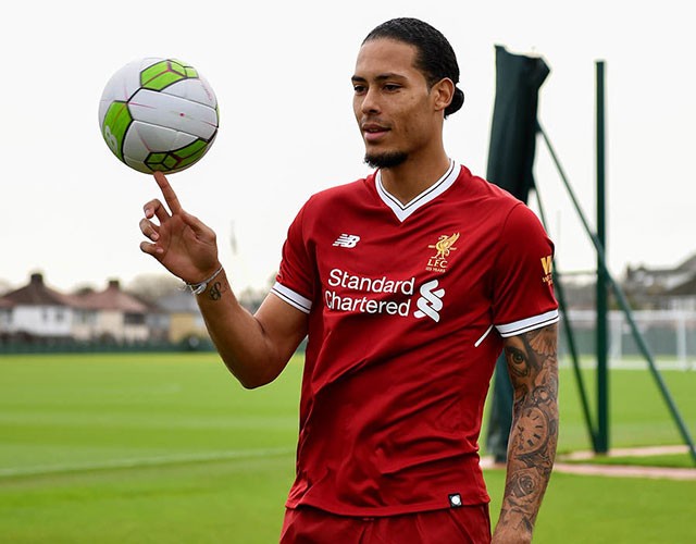 Những hình ảnh đầu tiên của 'bom tấn' Van Dijk tại Liverpool - ảnh 4