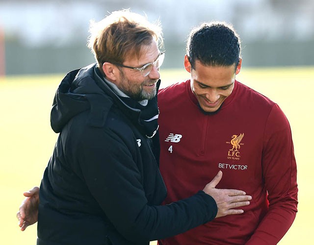 Những hình ảnh đầu tiên của 'bom tấn' Van Dijk tại Liverpool - ảnh 7
