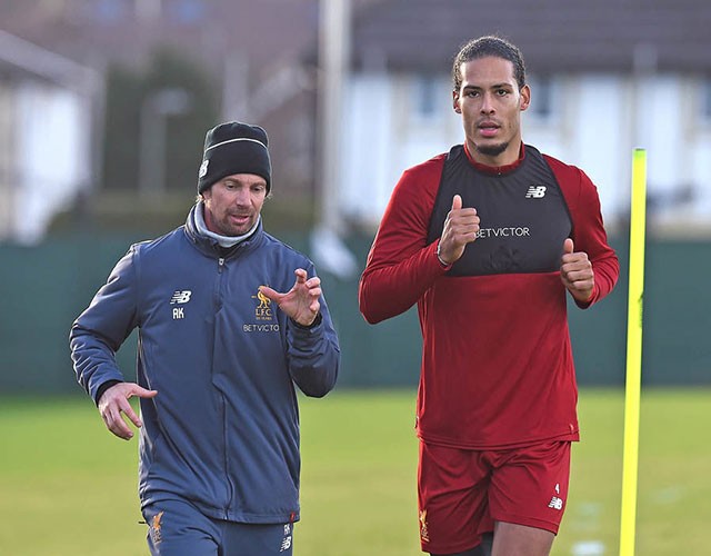 Những hình ảnh đầu tiên của 'bom tấn' Van Dijk tại Liverpool - ảnh 9