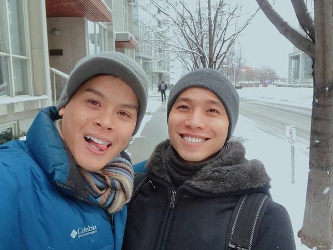 John Huy Trần và bạn đời đồng tính tình tứ trăng mật ở Canada - ảnh 6