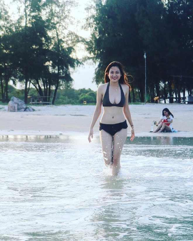 Thả dáng 20 giây, nữ sinh trường báo được ví như Celine Farach - ảnh 2