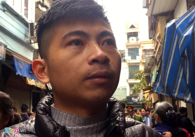 'Người hùng' kể phút leo 4 tầng cứu 2 cụ già trong căn nhà cháy - ảnh 1