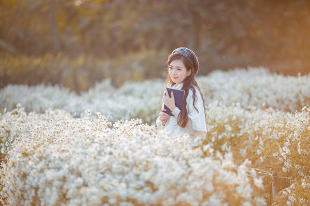 Ngất ngây trước vẻ đẹp tinh khôi của cô giáo đẹp nhất nhì Hà Nội - ảnh 2