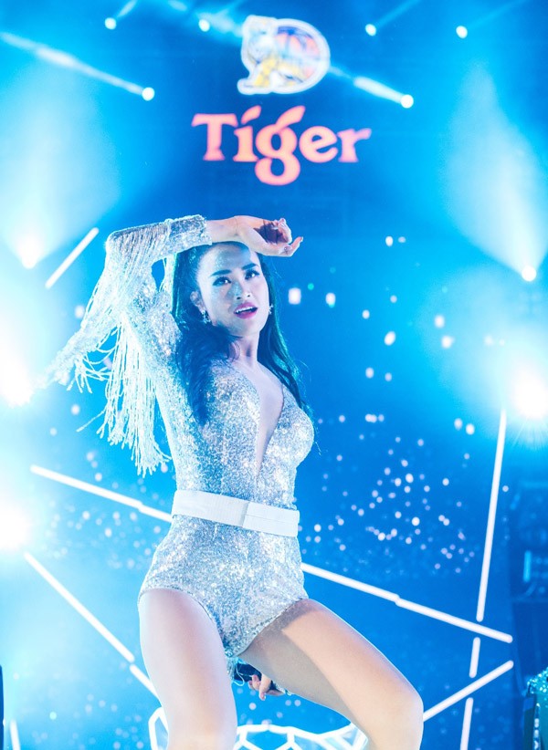 Fan ở Nha Trang háo hức 'quẩy' cùng Mỹ Tâm trong Tiger Remix - ảnh 3