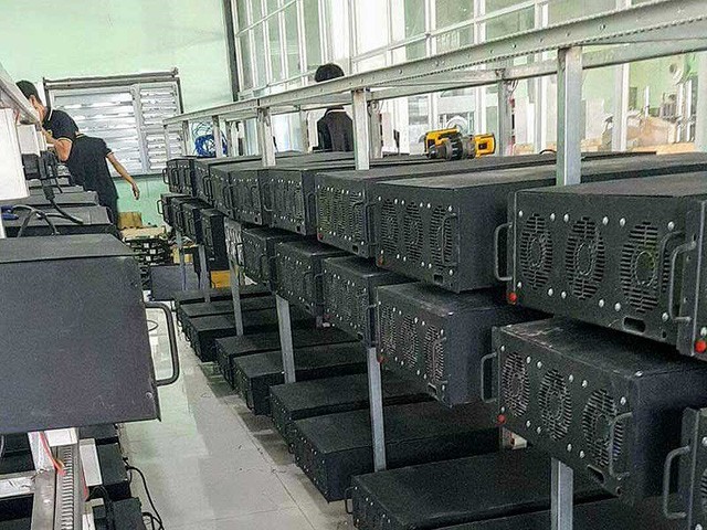 Kinh doanh 'chuồng trâu' đào tiền ảo ở Sài Gòn - ảnh 1