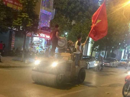 1.001 kiểu cổ vũ U23 Việt Nam - ảnh 11