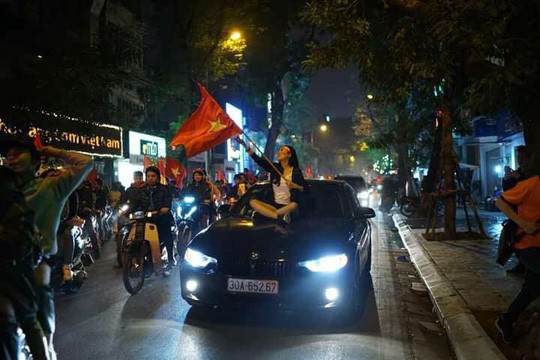 1.001 kiểu cổ vũ U23 Việt Nam - ảnh 9