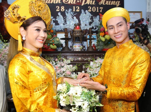 Lâm Khánh Chi và chồng kém 8 tuổi dùng chung Facebook - ảnh 1