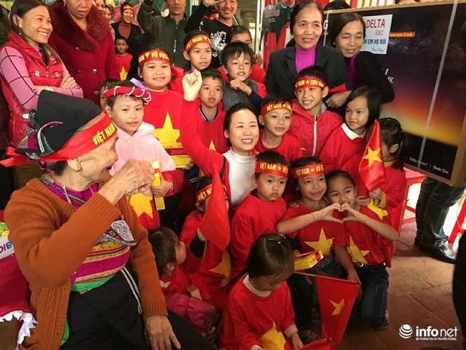 Không khí tưng bừng tại gia đình thủ môn Bùi Tiến Dũng - ảnh 3