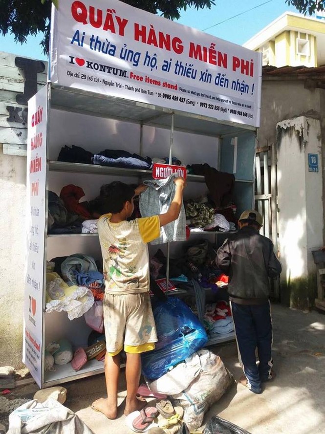 Kon Tum: 'Phủ sóng' tủ bánh mì và quầy quần áo miễn phí - ảnh 4