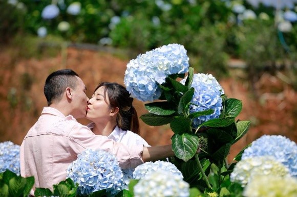 MC Nguyễn Hoàng Linh ngọt ngào tình tứ bên bạn trai - ảnh 1