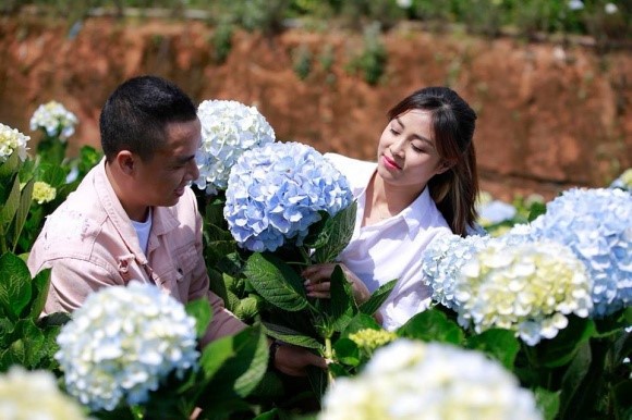 MC Nguyễn Hoàng Linh ngọt ngào tình tứ bên bạn trai - ảnh 3
